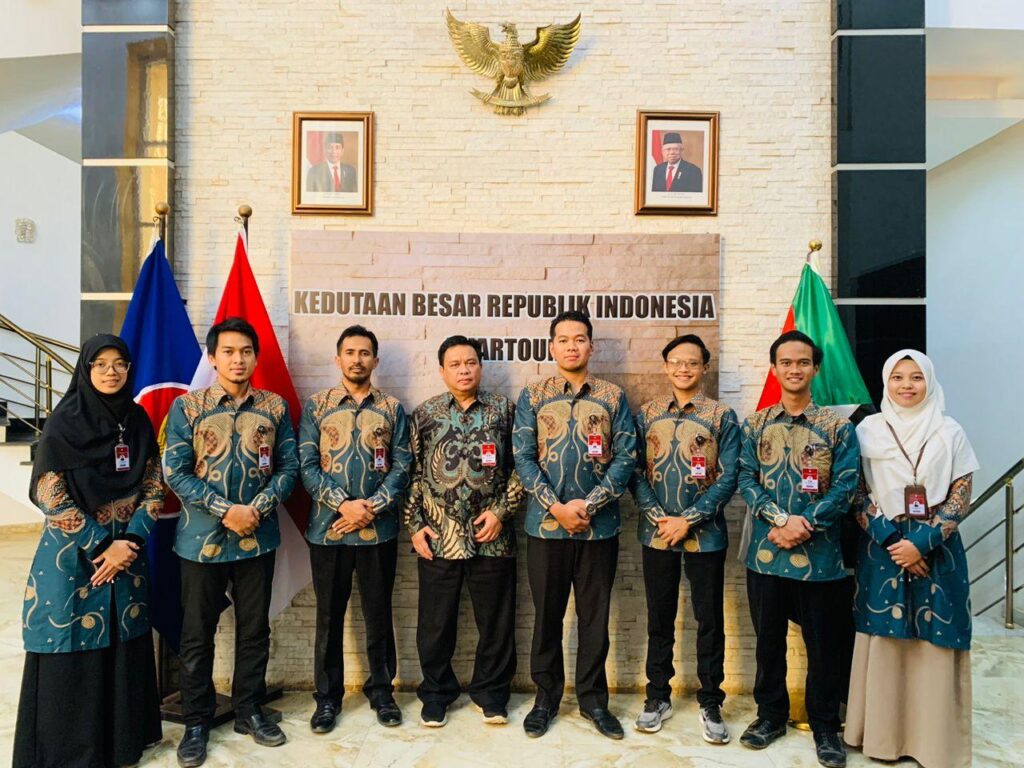 Seragam batik untuk acara resmi dan seminar
